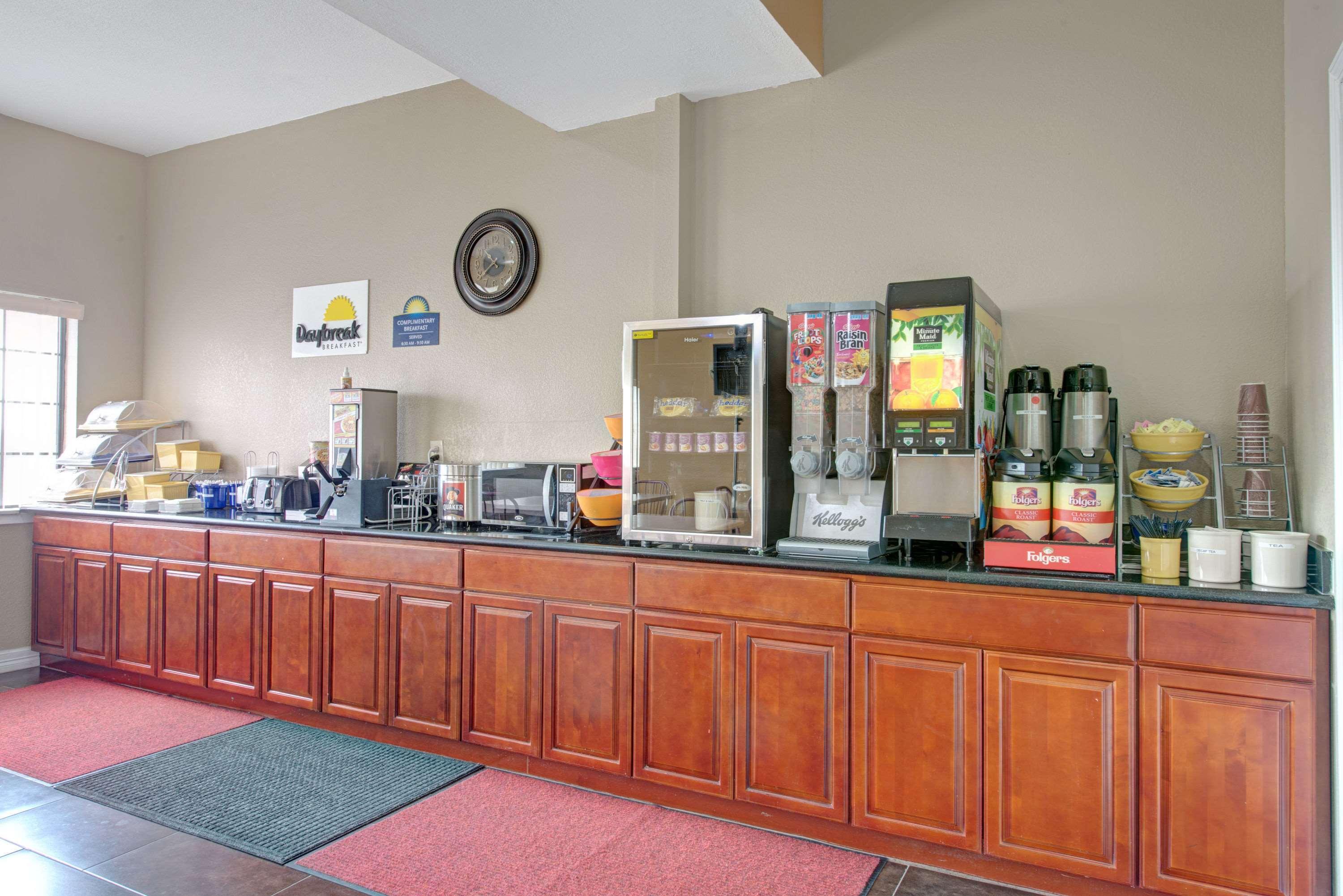Days Inn By Wyndham San Antonio Near Fiesta Park Extérieur photo