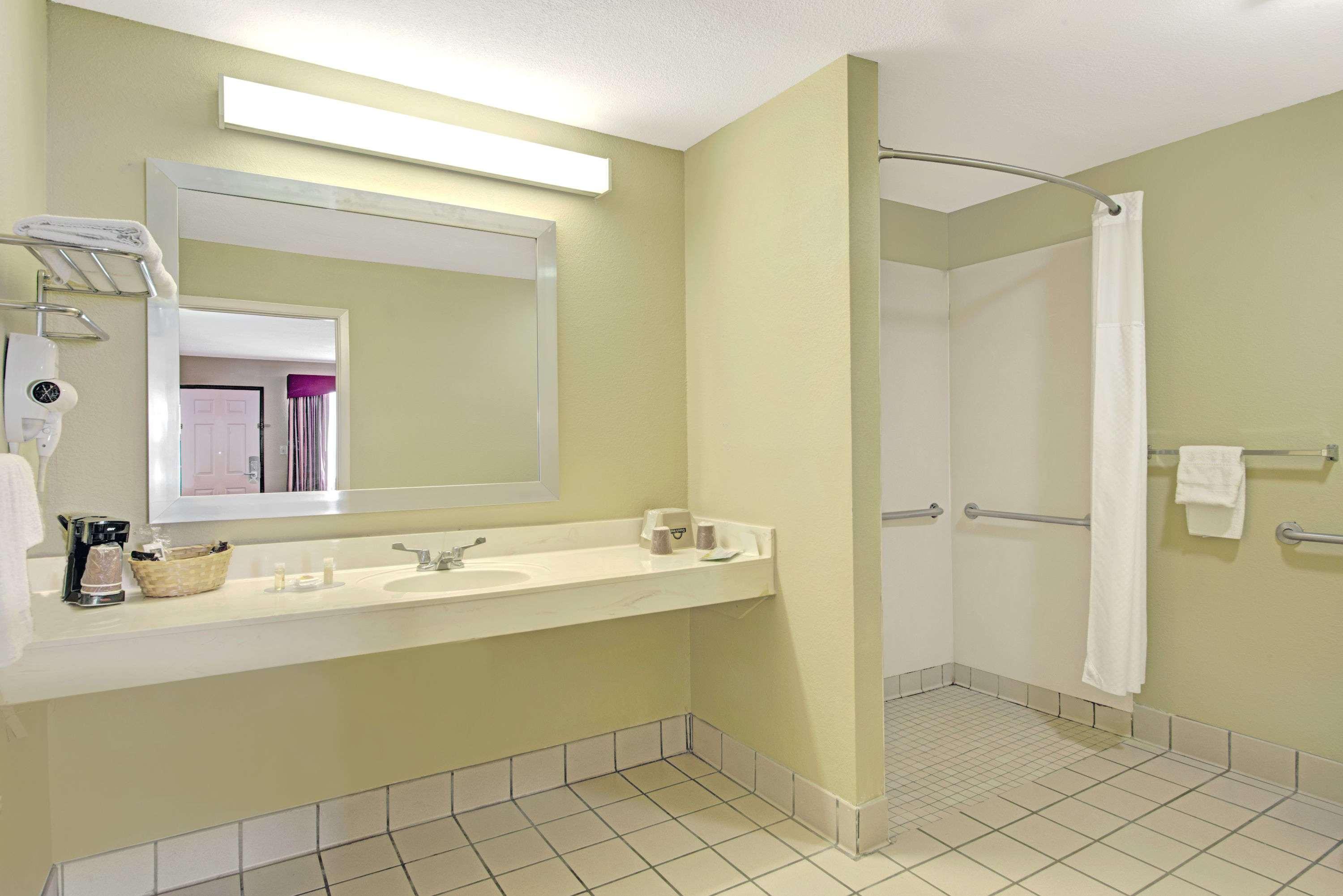 Days Inn By Wyndham San Antonio Near Fiesta Park Extérieur photo