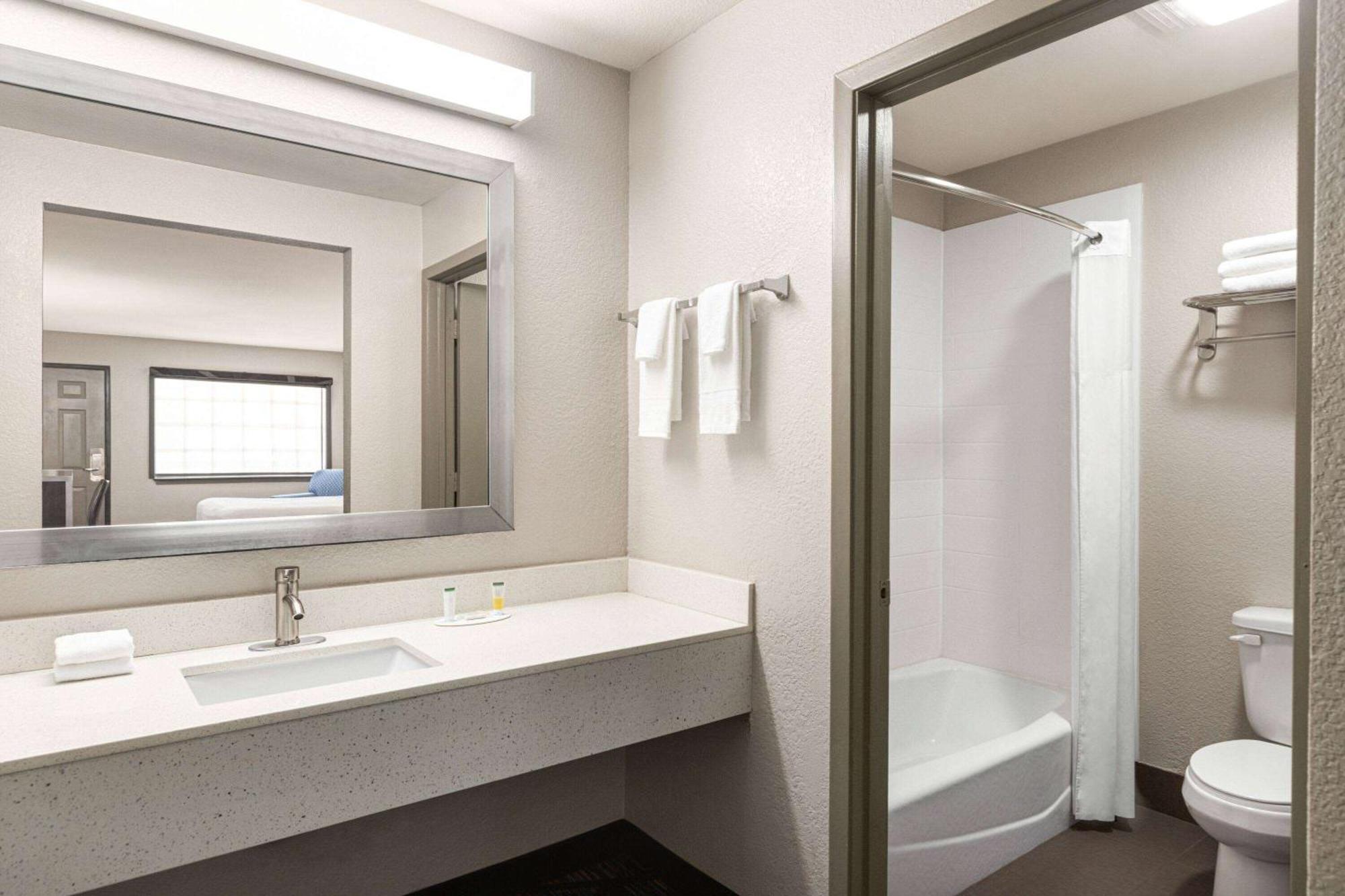 Days Inn By Wyndham San Antonio Near Fiesta Park Extérieur photo