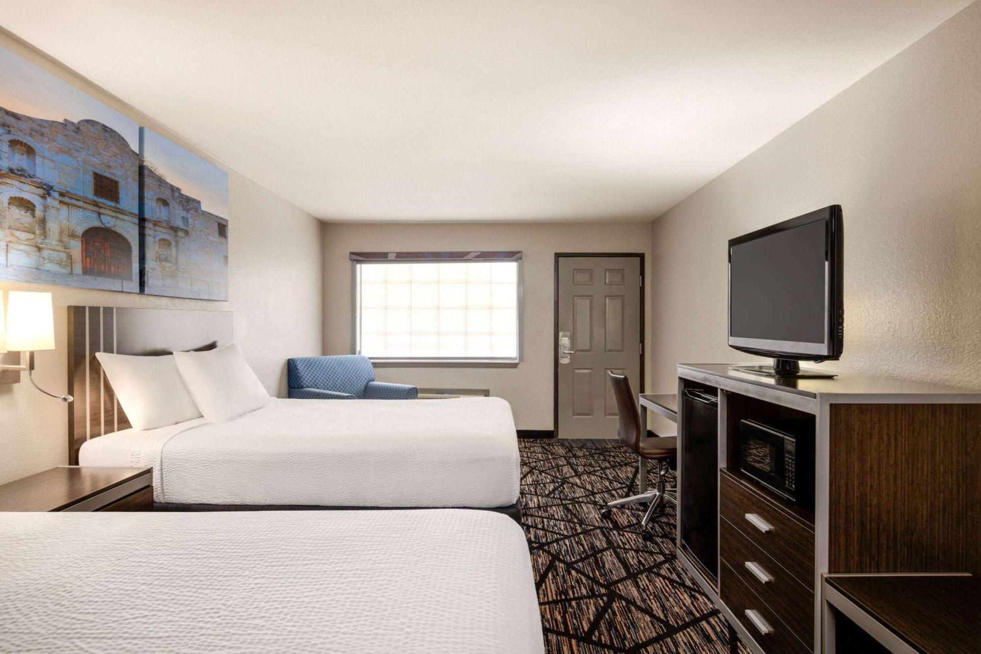 Days Inn By Wyndham San Antonio Near Fiesta Park Extérieur photo