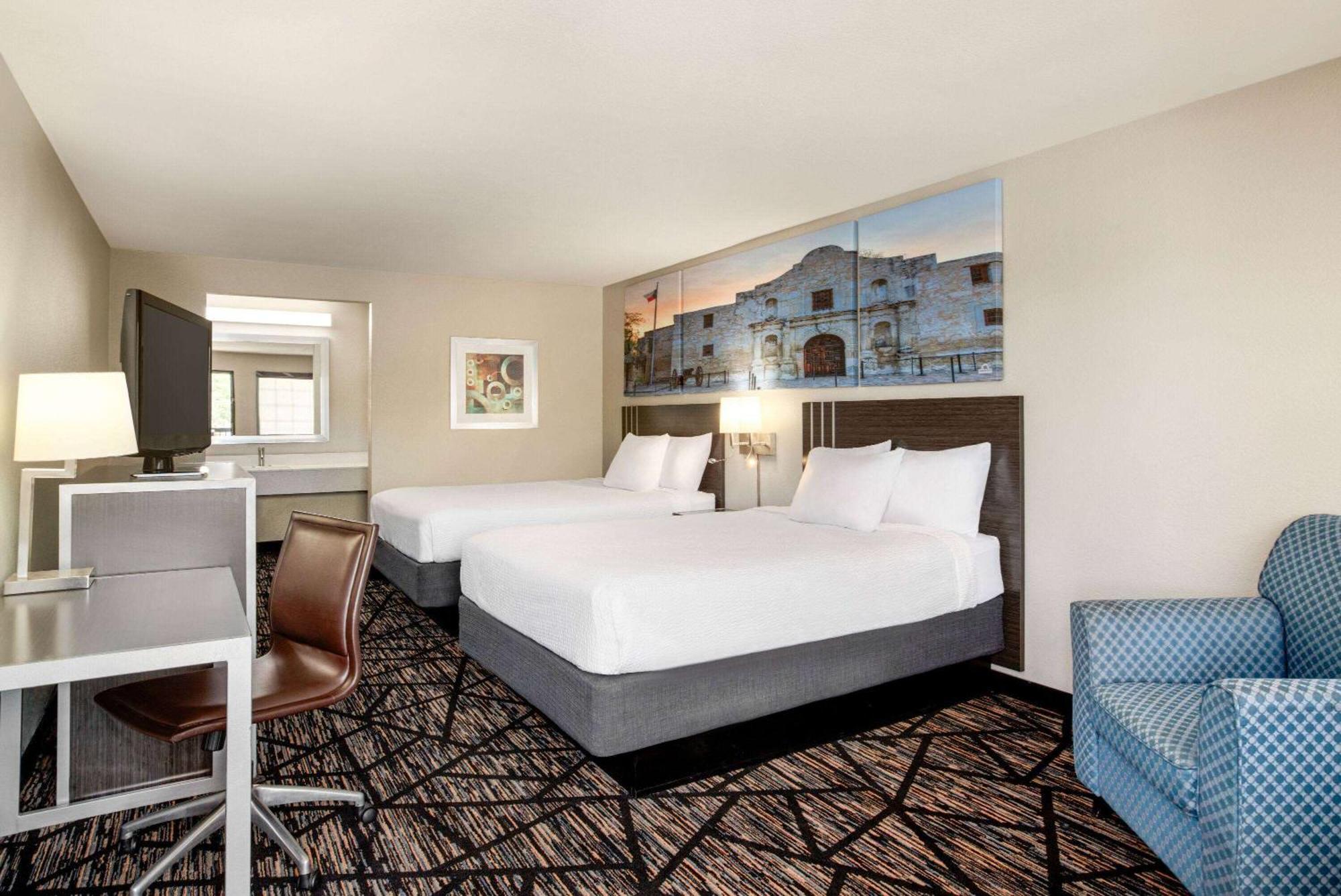 Days Inn By Wyndham San Antonio Near Fiesta Park Extérieur photo