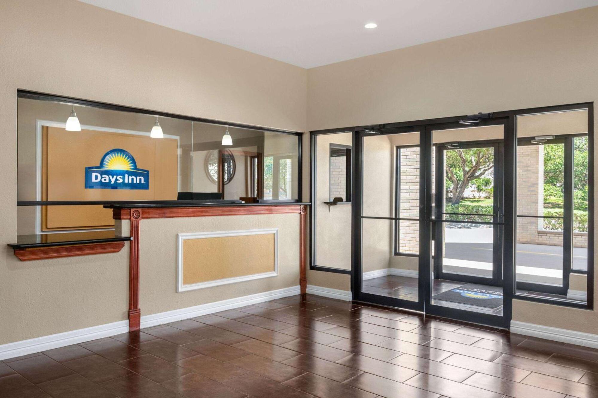 Days Inn By Wyndham San Antonio Near Fiesta Park Extérieur photo